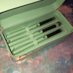 Pixi Beauty | Brushes W/ Case - BNIB